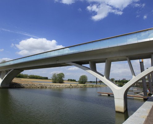 Weerdsprong concrete bridge, modern glass fences, bridge design by ipv Delft