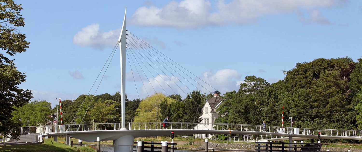 bicycle swingbridge from the water RijnSchiekanaal Rijswijk ipv Delft