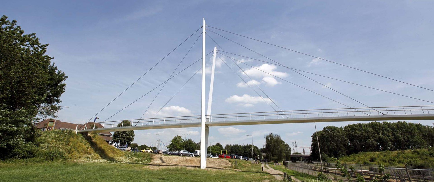 Stein bridge Heidekamppark, bridge design by ipv Delft