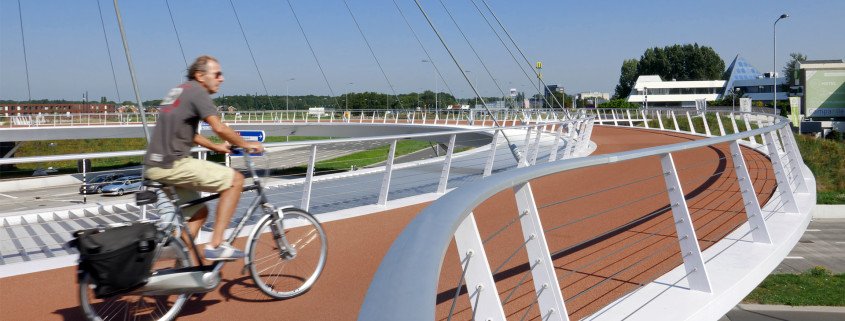 bycicle roundabout Eindhoven, Hovenring, innovative bridge design by ipv Delft