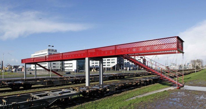 bridge across railway, modern slender bridge design by ipv Delft