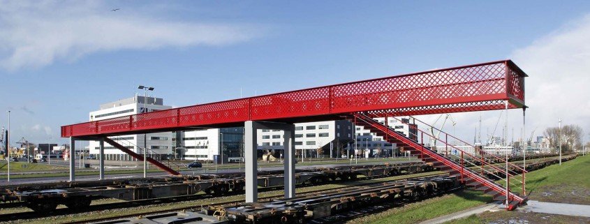 bridge across railway, modern slender bridge design by ipv Delft