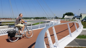 EHN.16_Hovenring_Eindhoven_bicycle_bridge_ipv Delft_Andreas Secci-02